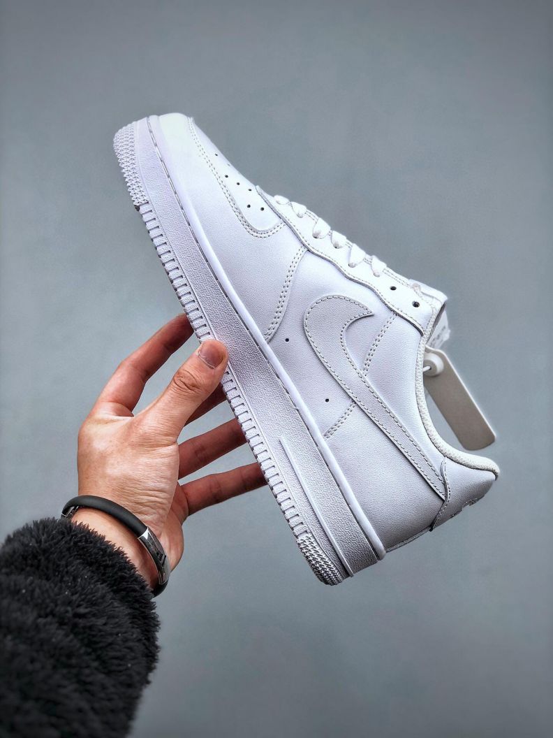 TÊNIS NIKE AIR FORCE 1 TRIPLE WHITE