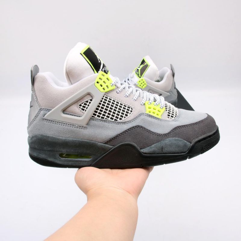 TÊNIS AIR JORDAN 4 NEON