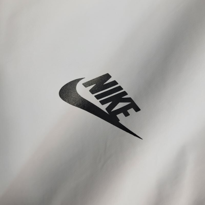 Corta Vento Nike Preto x Branco