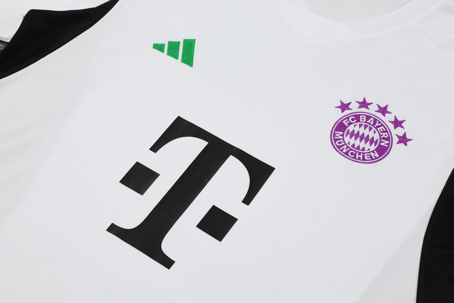 Kit Camisa e Short Bayern de Munique 23/24