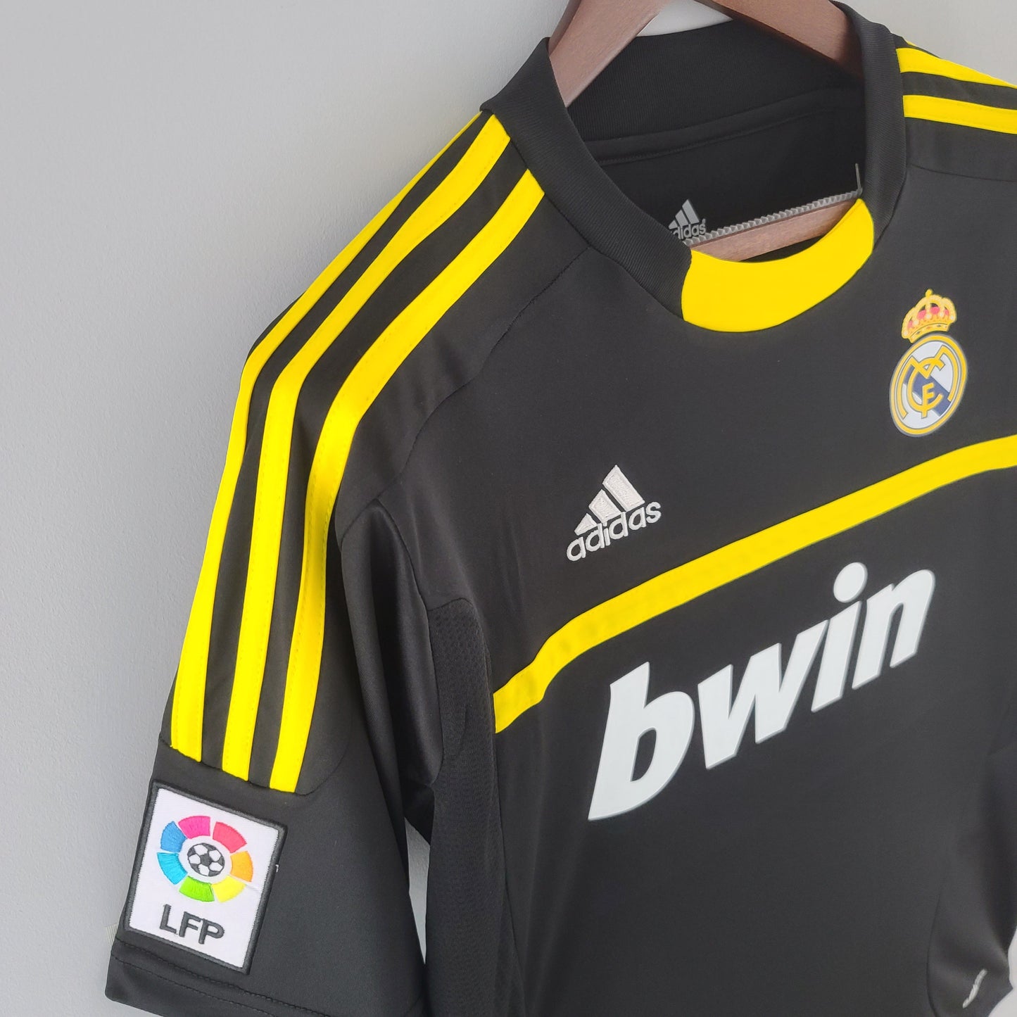 Real Madrid RETRO GOALKEEPER Black 2011/12