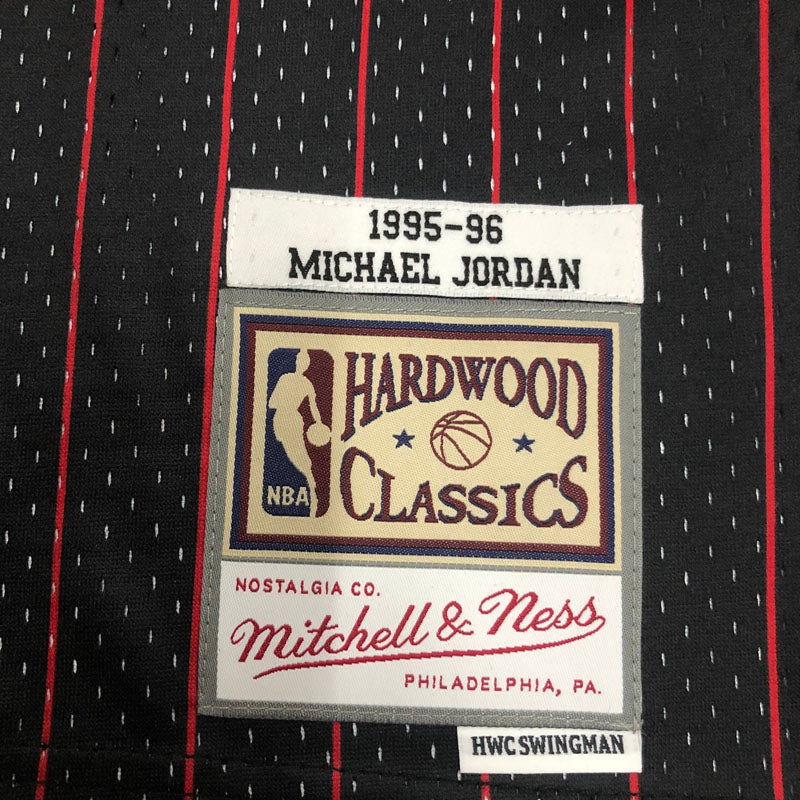 Regata Chicago Bulls Retrô Mitchell & Ness 1995/1996 Michael Jordan Preta