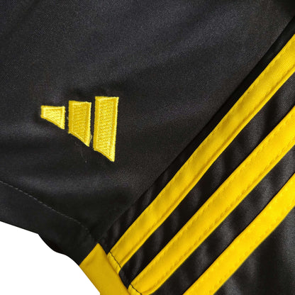 kit Infantil Juventus I 23/24 Unissex - Preto