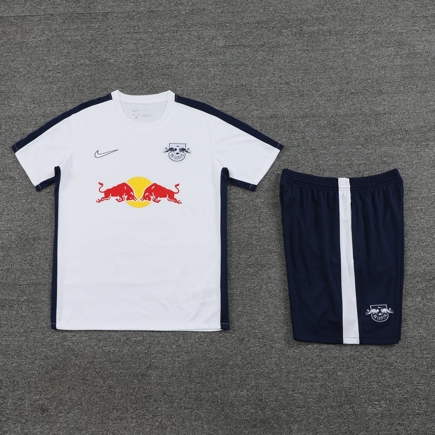 Kit Camisa e Short RB Leipzig 23/24