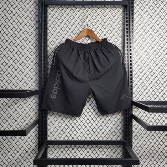 Shorts Adidas versão preto refletivo