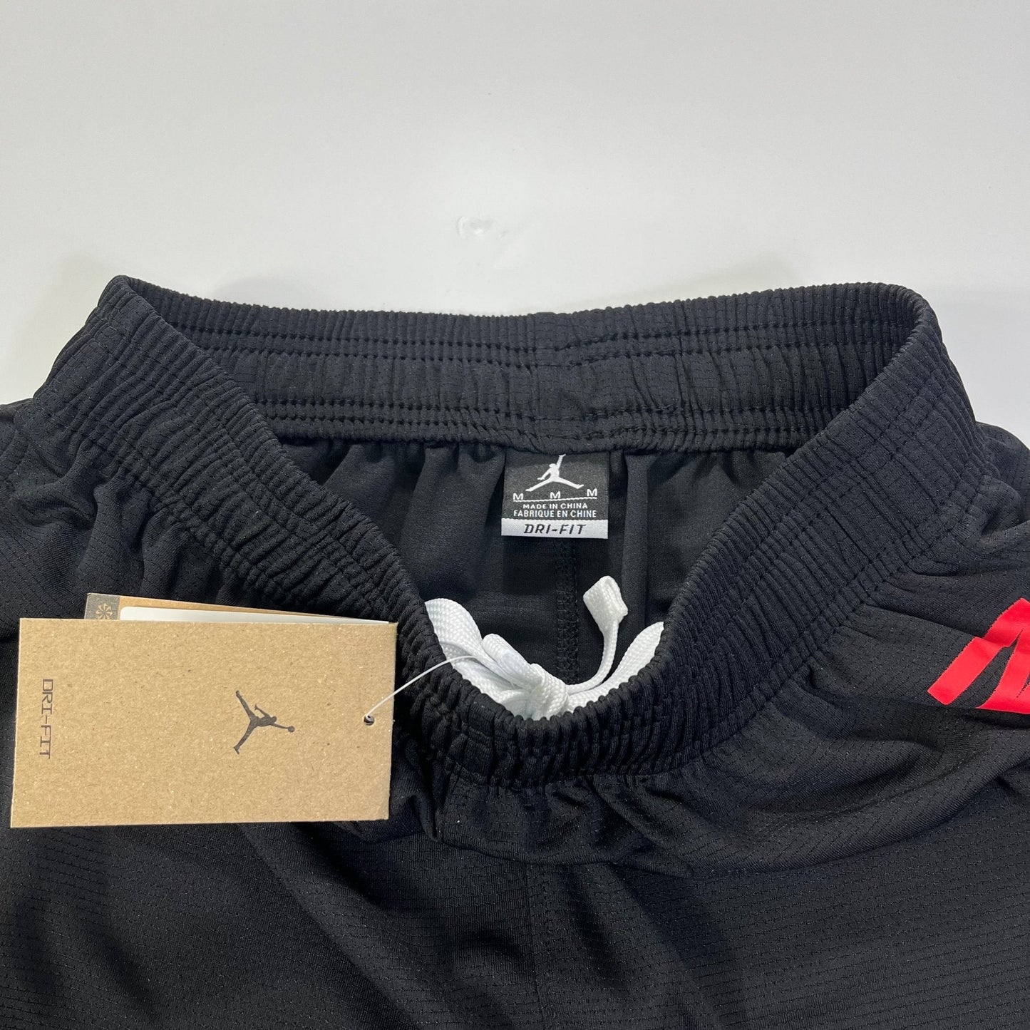 Shorts Jordan versão preto e vermelho